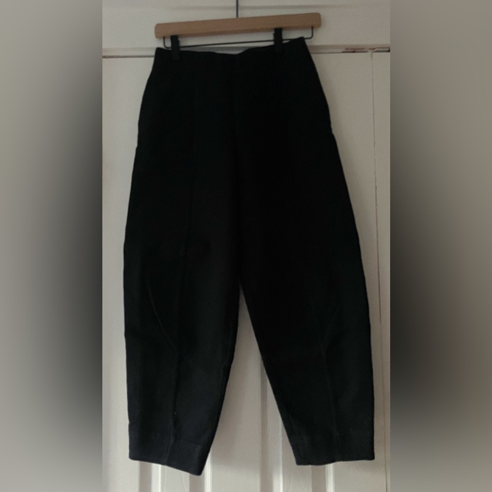COS Cropped Barrel Trouser Black Size 2 New Condition